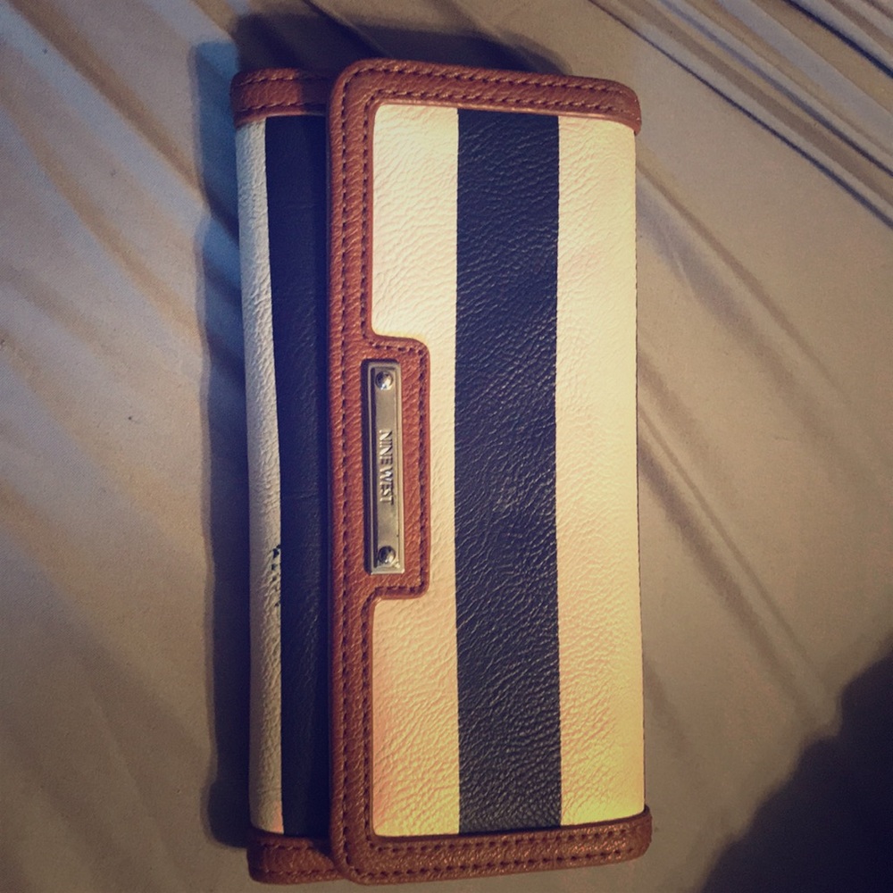 Nine West wallet